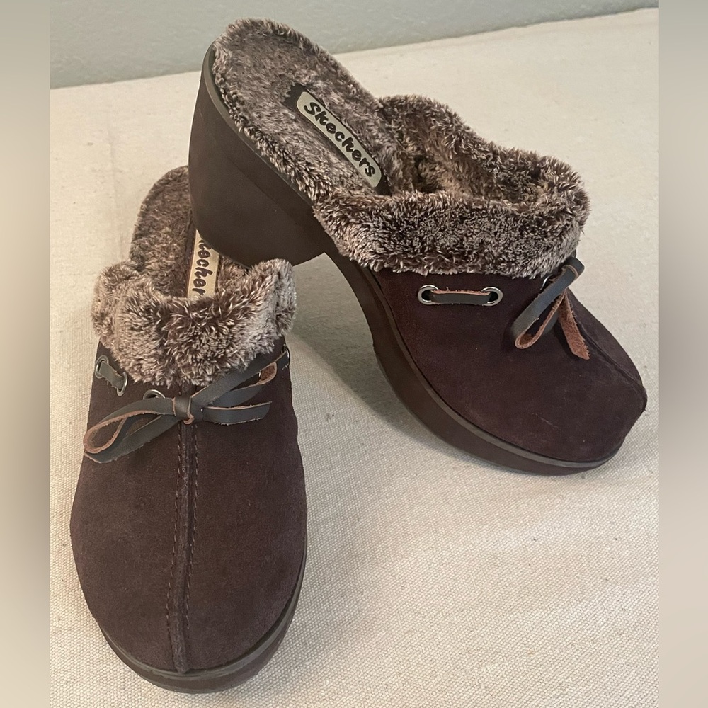 Skechers Women's Dark Brown Furry Mule Clogs - Picture 9 of 14